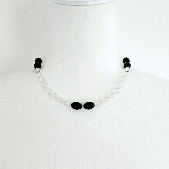 Vintage Choker Necklace Clear Faceted Lucite Beads Coquette Twee Retro Classic - Picture 3 of 9